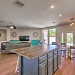 Spacious Phoenix Retreat With Patio Pets Welcome!