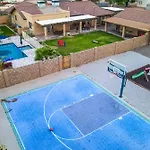 Pet-Friendly Glendale Home With Pool And Putting Green