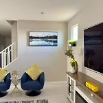 Friendly Host Near Loop 202 With Mountain Views