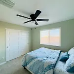 Friendly Host Near Loop 202 With Mountain Views