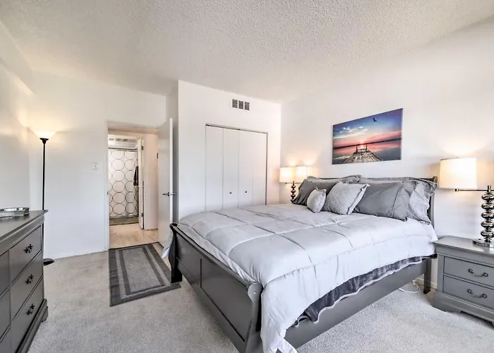 Modern City Condo Close To Downtown Phoenix!