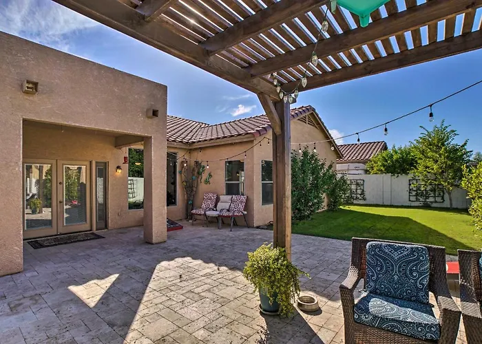 Spacious Phoenix Retreat With Patio Pets Welcome!