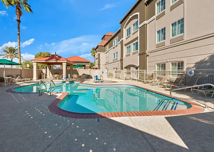 La Quinta Inn & Suites by Wyndham Phoenix I-10 West