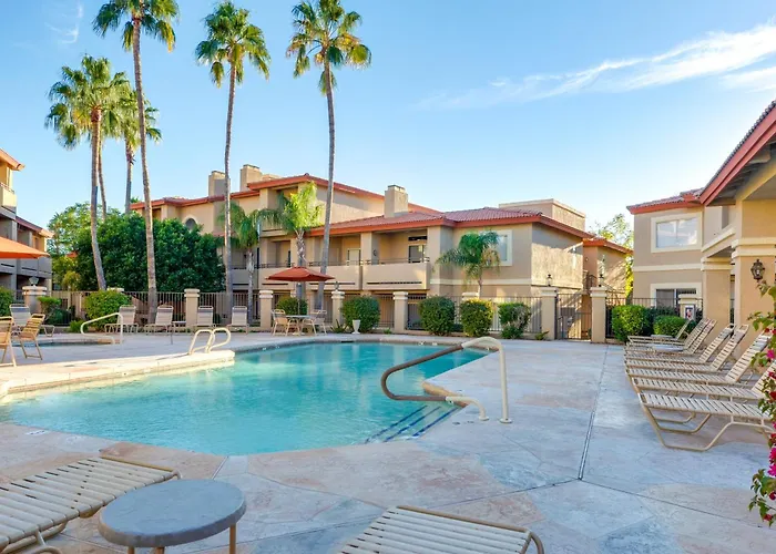 Phoenix Couples Condo With Deck And Resort Amenities!
