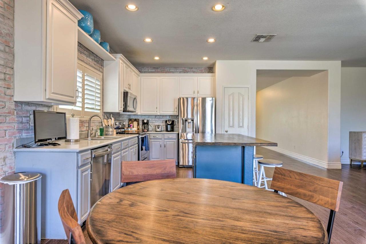 Spacious Retreat With Patio Pets Welcome! Phoenix