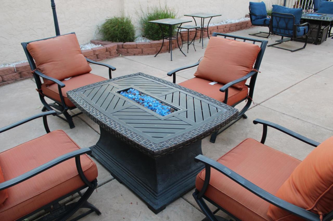 Arts, Fenced Private Pool, Fire World