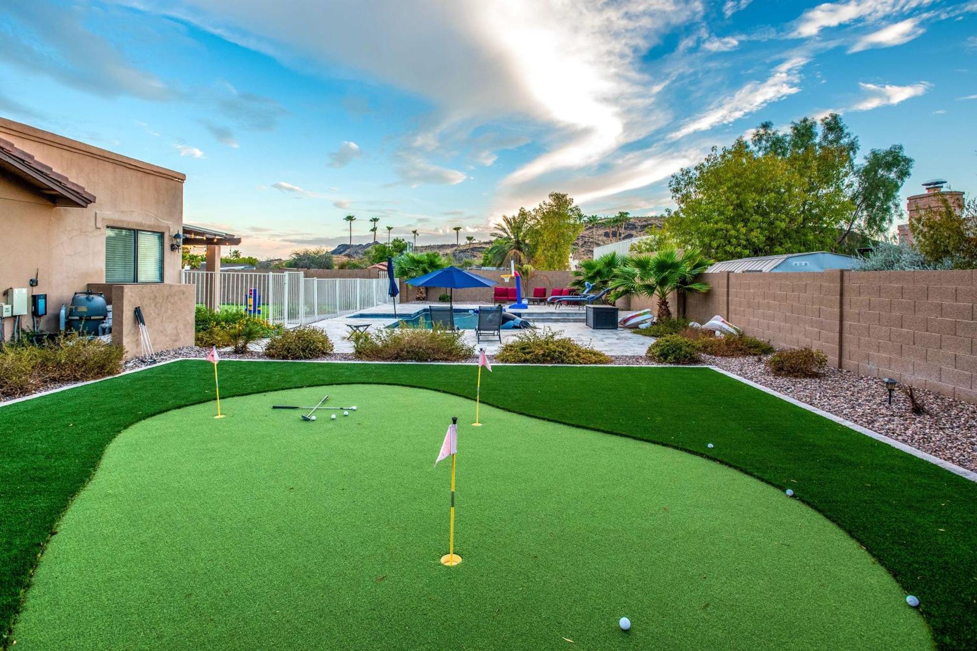 Pet-friendly Glendale With Pool And Putting *