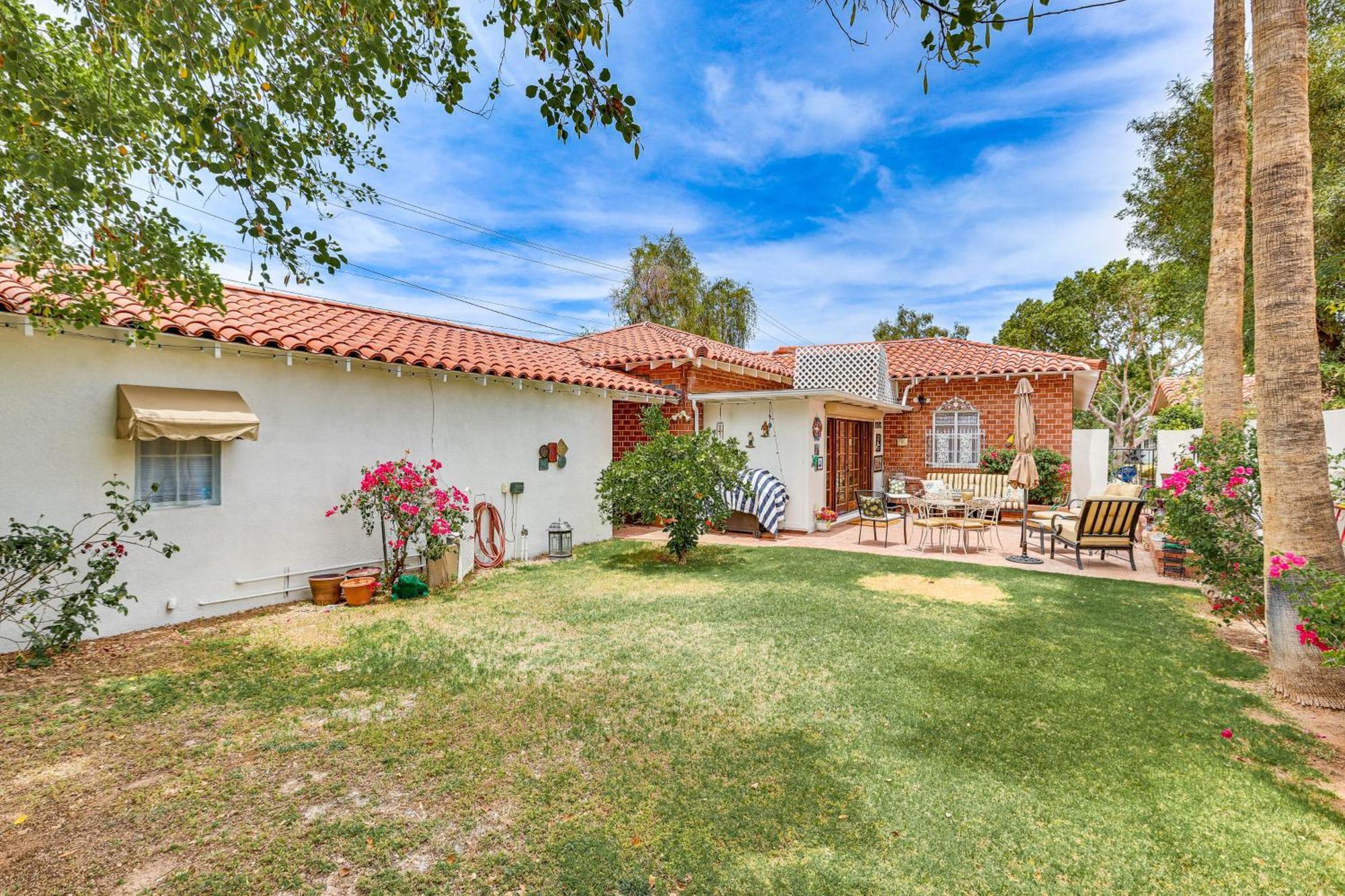 Holiday home Getaway With Patio - 2 Miles To Downtown! *
