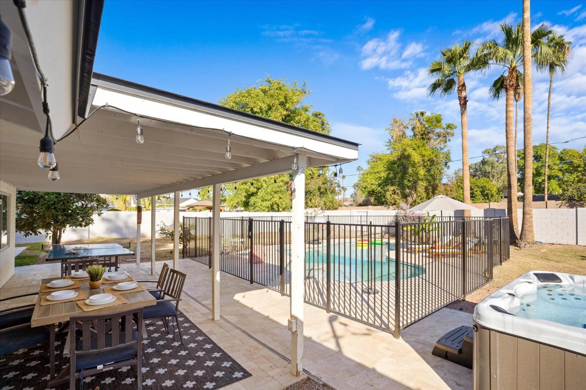 3 Bedroom Paradise Pool Hot Tub Fire Pit Ping Pong