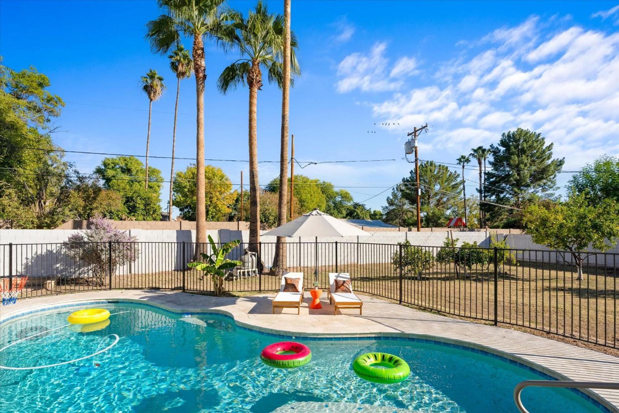 Casa de férias 3 Bedroom Paradise Pool Hot Tub Fire Pit Ping Pong *