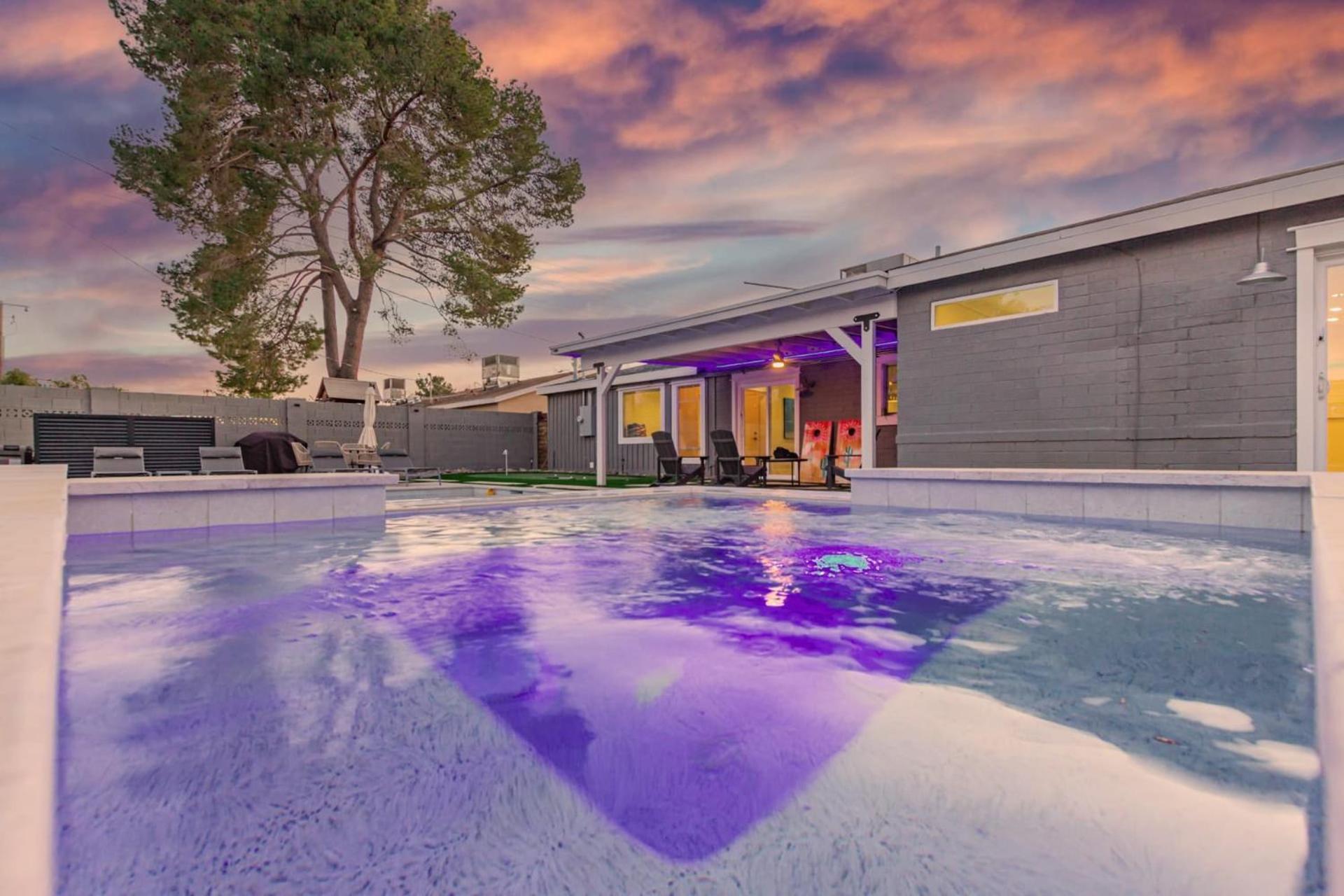 Casa de férias Sunsets On 11th By Avantstay Resort-style Pool Hot Tub Game *