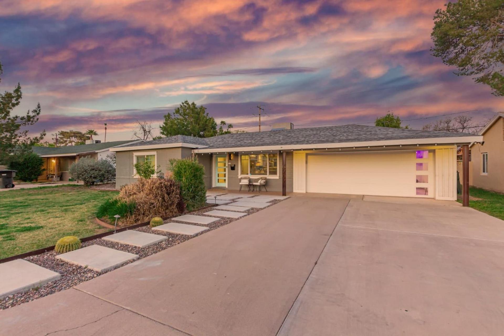 Casa de férias Sunsets On 11th By Avantstay Resort-style Pool Hot Tub Game Phoenix