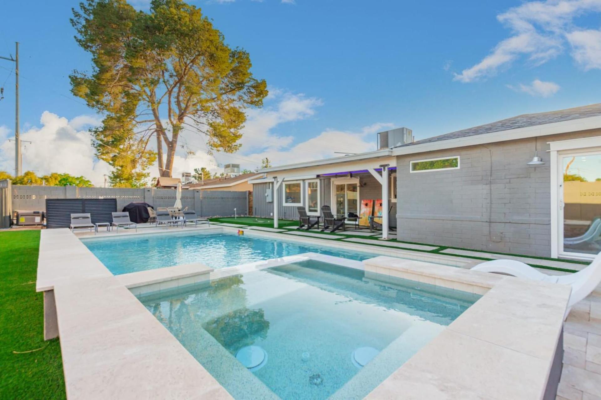 Casa de férias Sunsets On 11th By Avantstay Resort-style Pool Hot Tub Game Phoenix