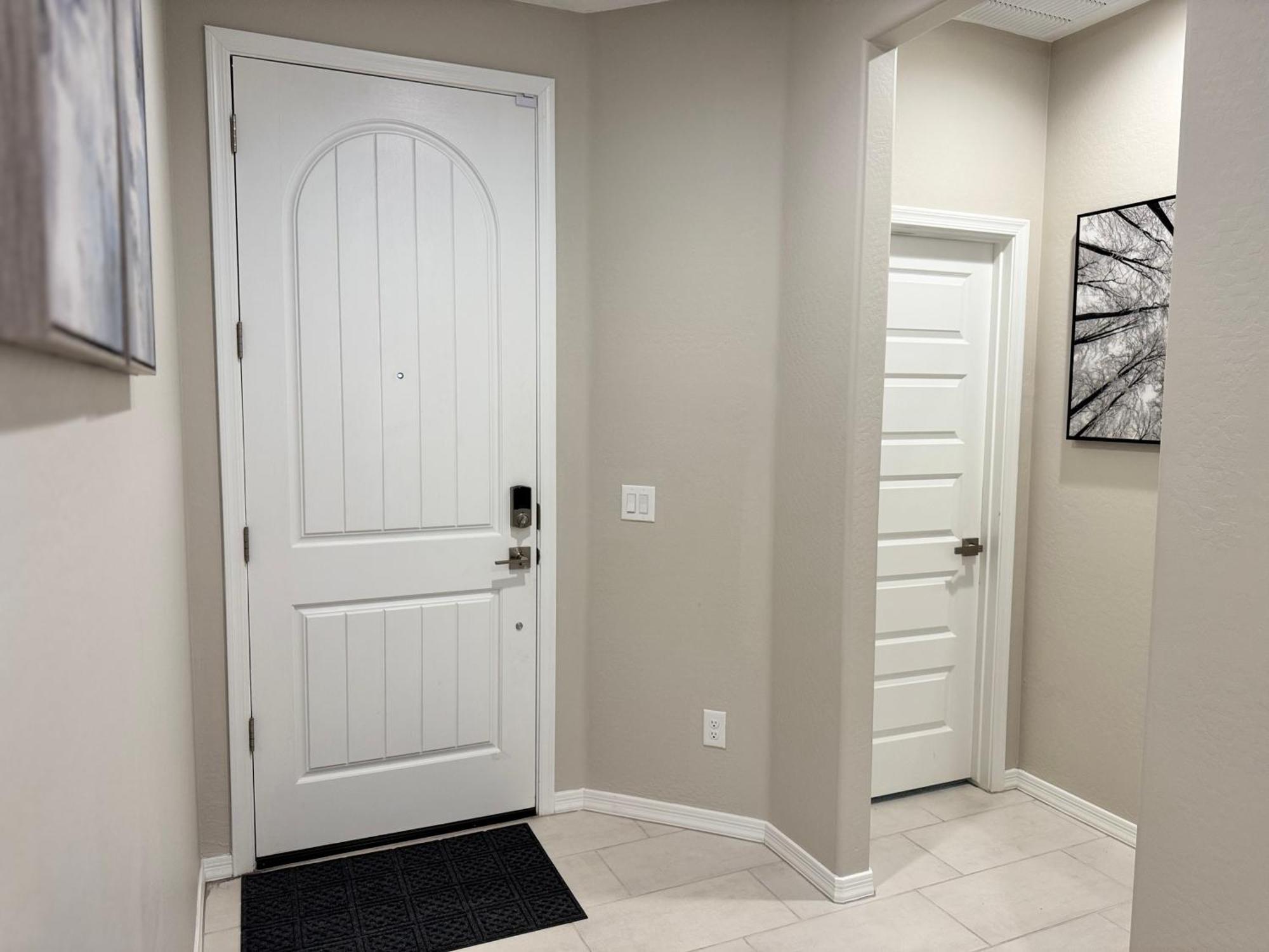Friendly Host Near Loop 202 With Mountain Views *