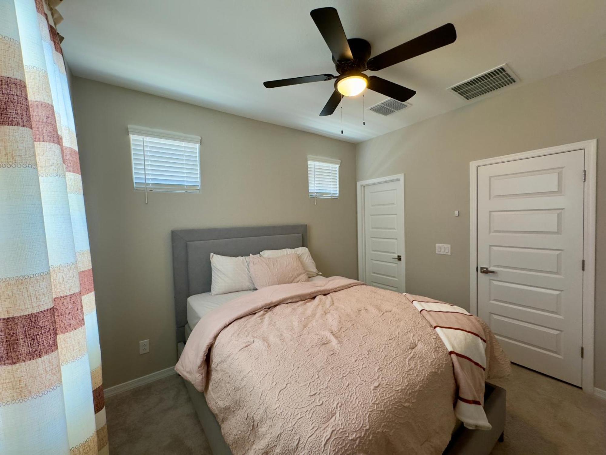 Friendly Host Near Loop 202 With Mountain Views *