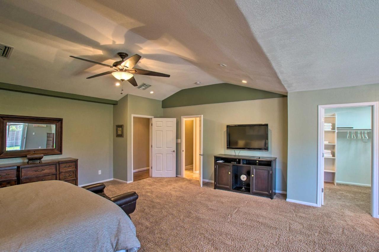 Pet-friendly Glendale With Pool And Putting Phoenix