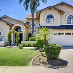 Upscale Scottsdale Retreat With Private Pool And Grill