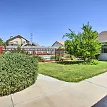 Glendale Oasis With Saltwater Pool And Hot Tub!