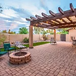 Pet-Friendly Glendale Home With Pool And Putting Green