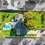3 Bedroom Paradise Pool Hot Tub Fire Pit Ping Pong