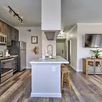 Modern Phoenix Condo With Resort Pool And Spa!