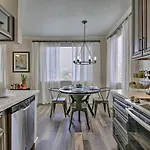 Modern Phoenix Condo With Resort Pool And Spa!