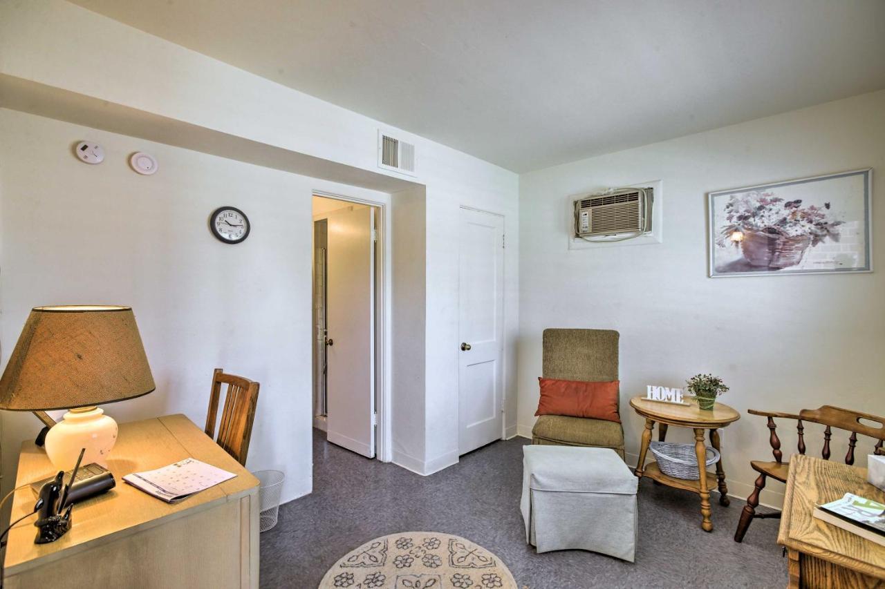 Casa de férias Getaway With Patio - 2 Miles To Downtown! *