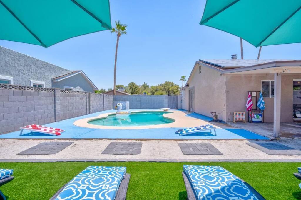 Fab Phx Getaway W/ Pool & Fire Pit Casa de férias *