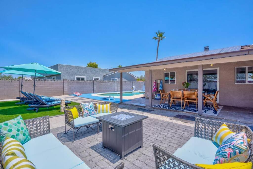 Casa de férias Fab Phx Getaway W/ Pool & Fire Pit *