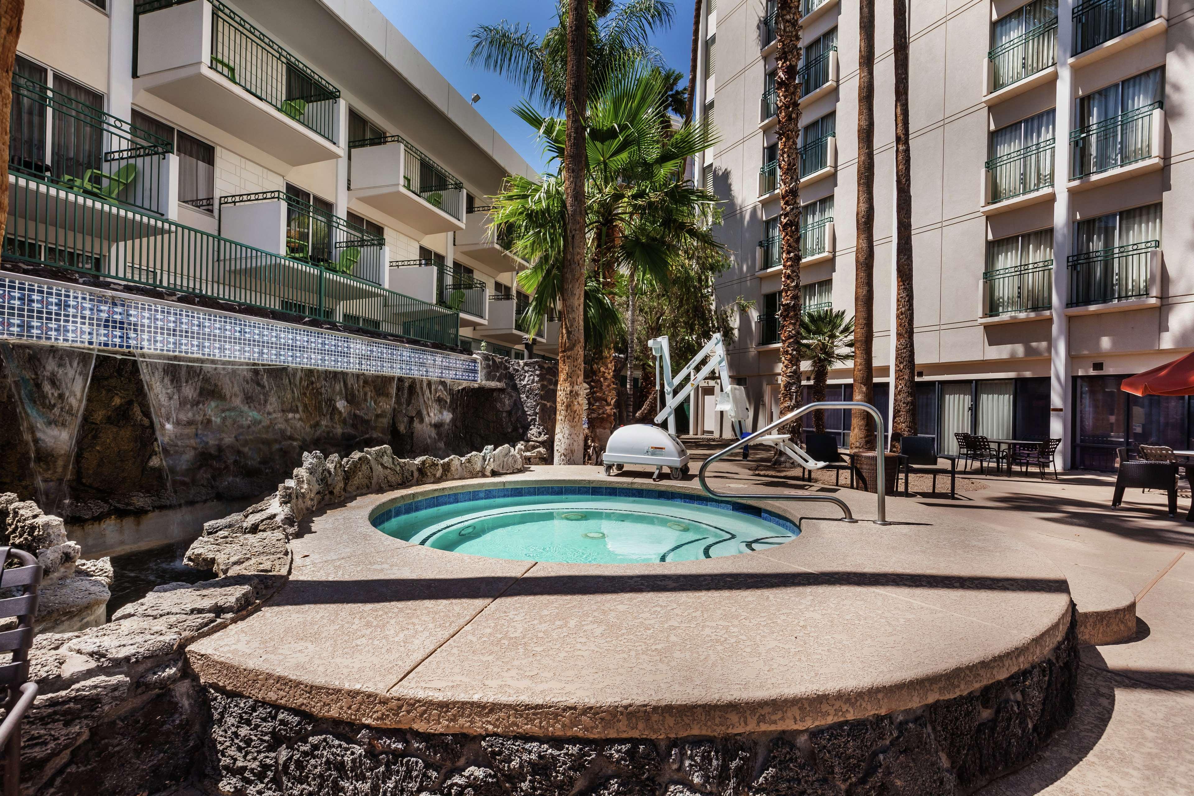 Doubletree By Hilton Phoenix Midtown Hotel