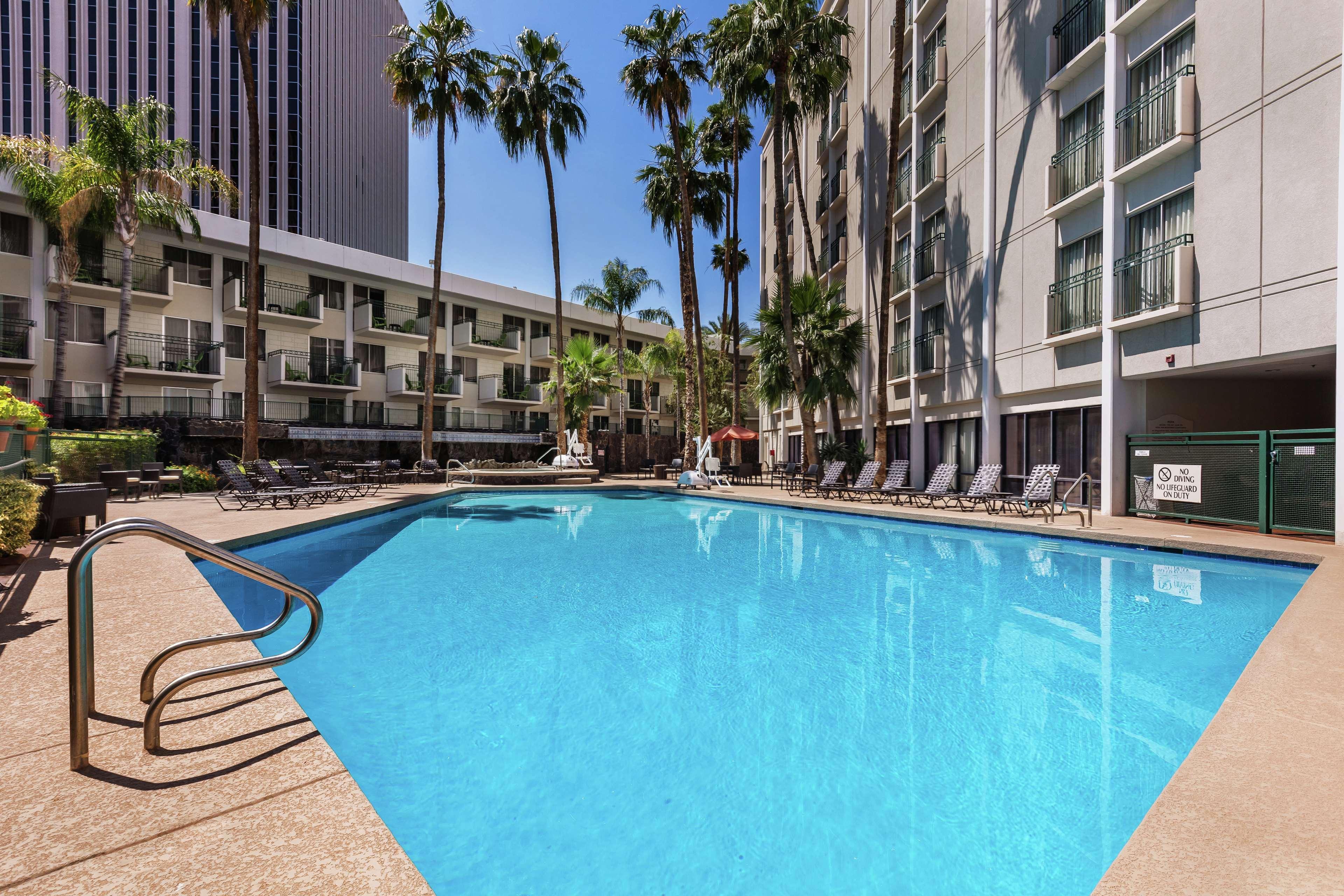 Doubletree By Hilton Phoenix Midtown Hotel