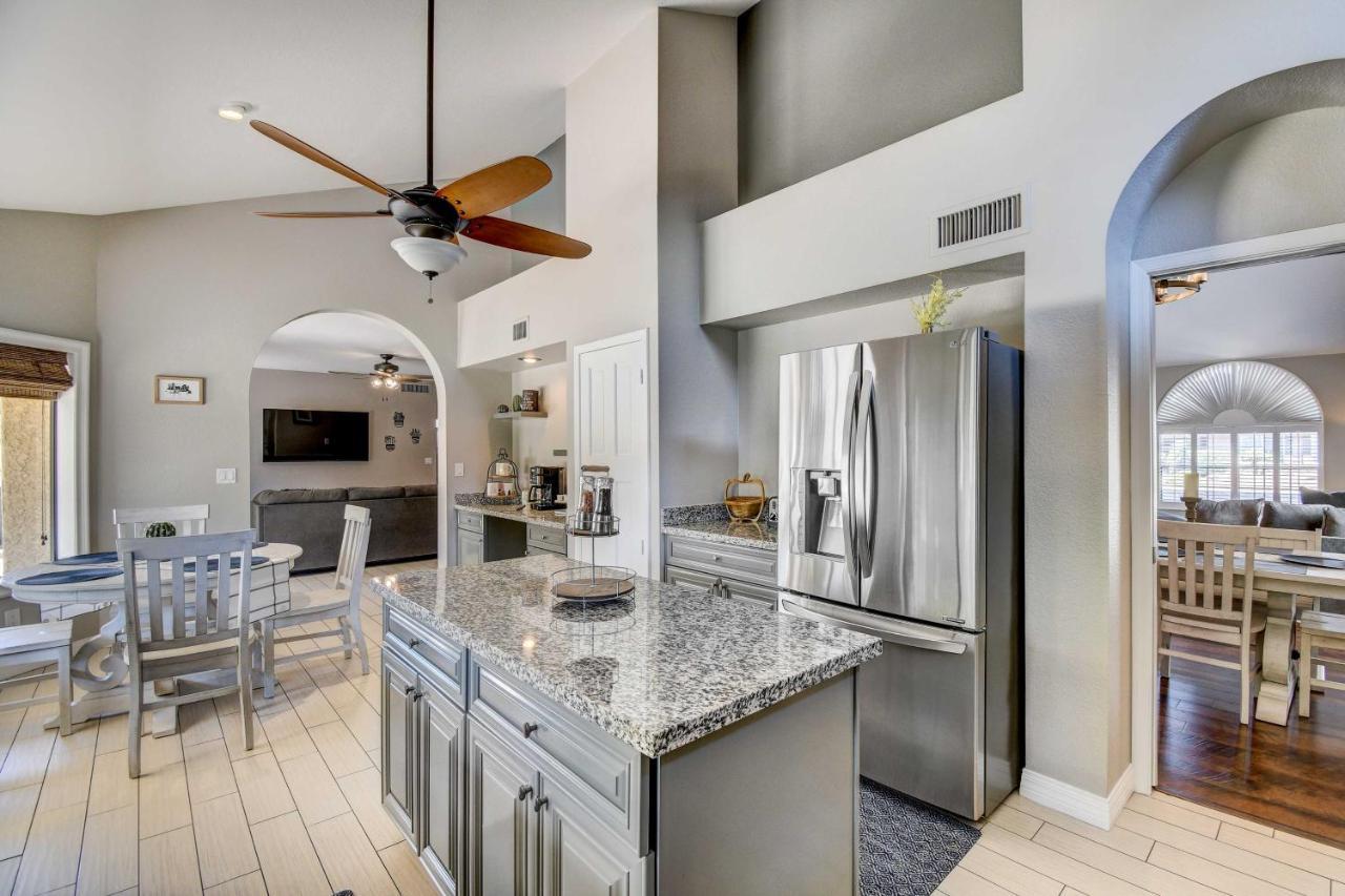 Upscale Scottsdale Retreat With Private Pool And Grill Phoenix
