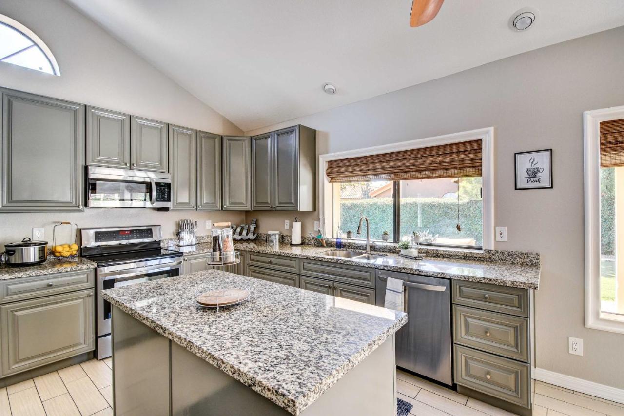 Upscale Scottsdale Retreat With Private Pool And Grill