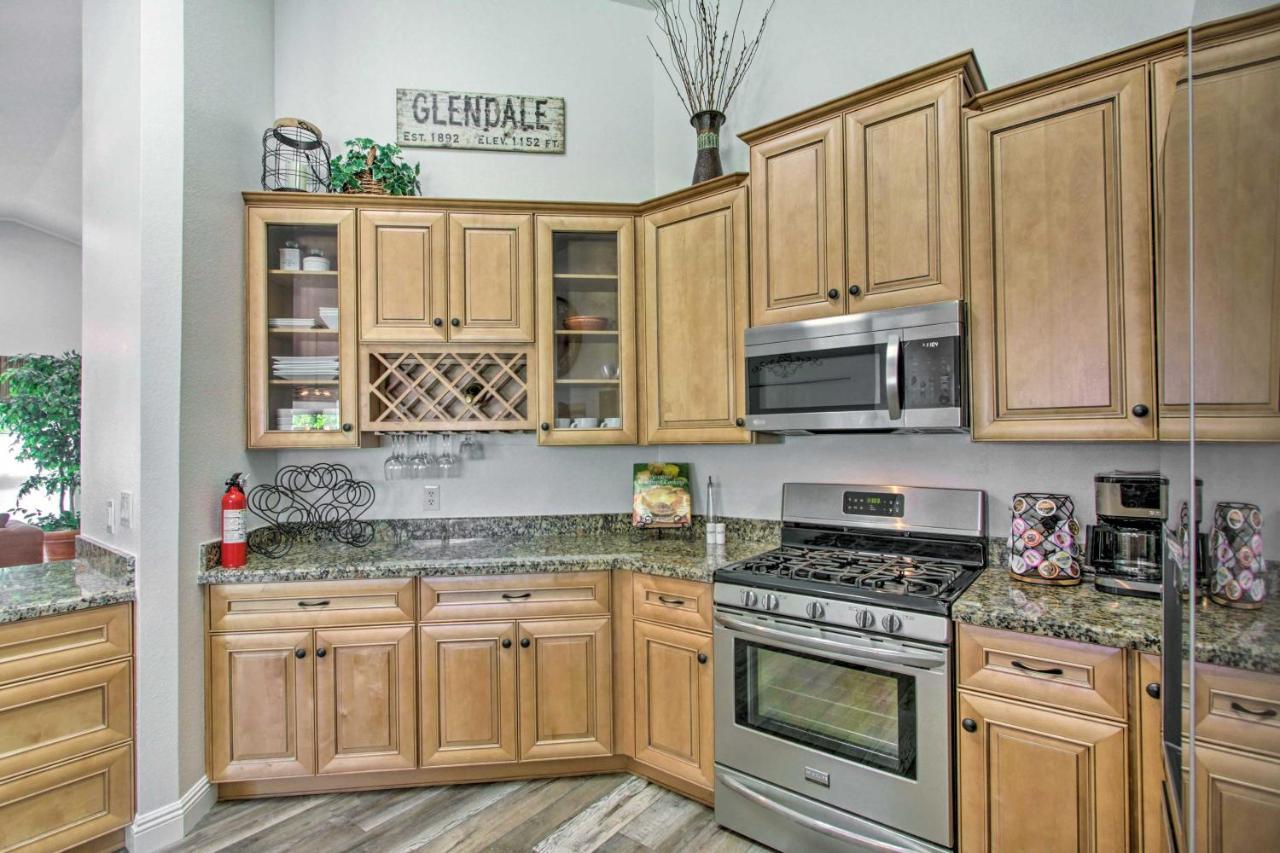 Glendale Oasis With Saltwater Pool And Hot Tub! Holiday home