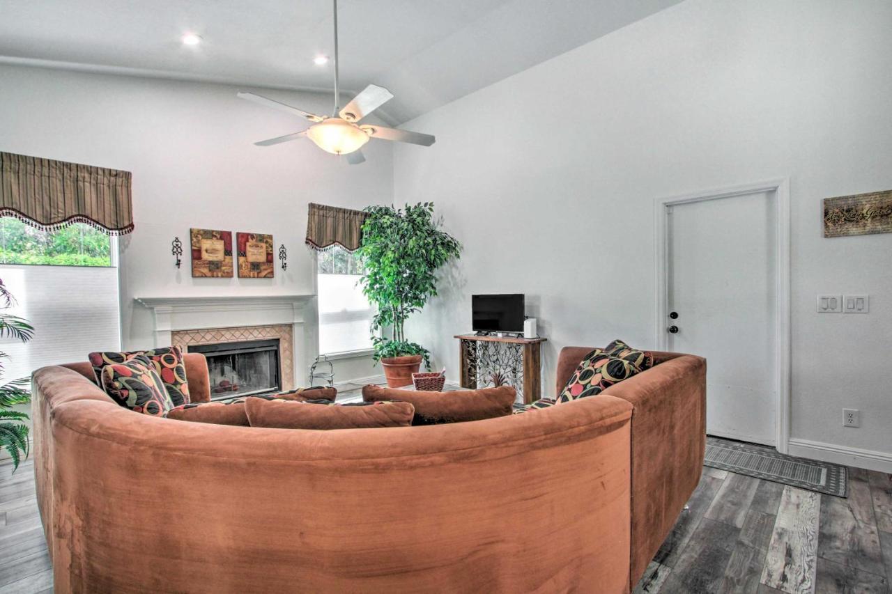 Glendale Oasis With Saltwater Pool And Hot Tub! Holiday home *