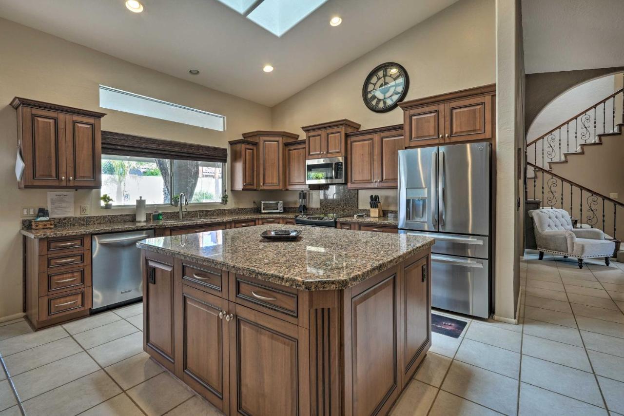 Spacious Scottsdale Pool And Covered Patio *