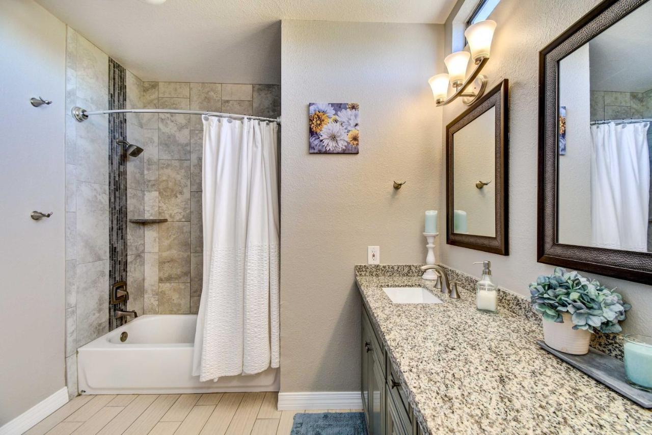 Upscale Scottsdale Retreat With Private Pool And Grill Phoenix