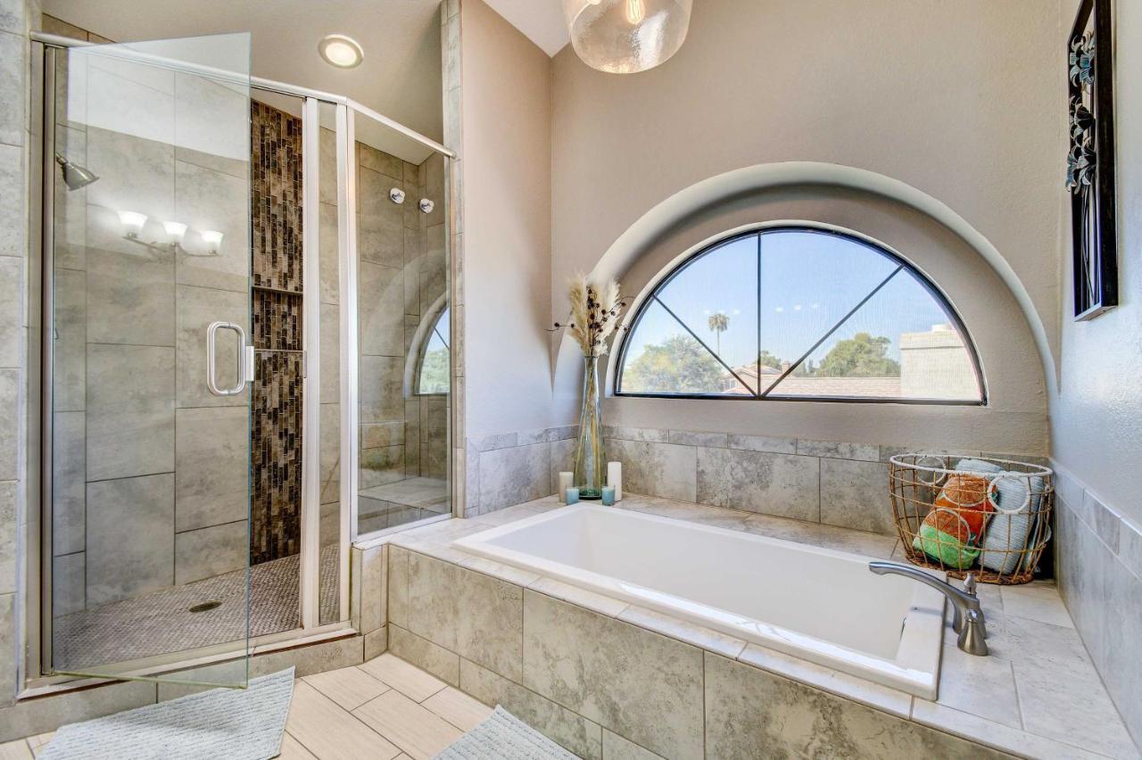 Upscale Scottsdale Retreat With Private Pool And Grill Casa de férias