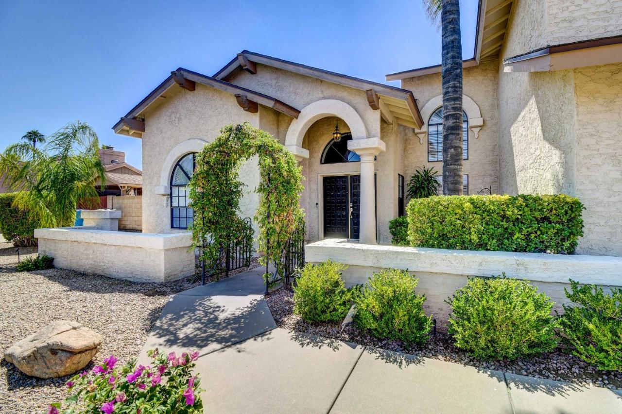 Casa de férias Upscale Scottsdale Retreat With Private Pool And Grill *