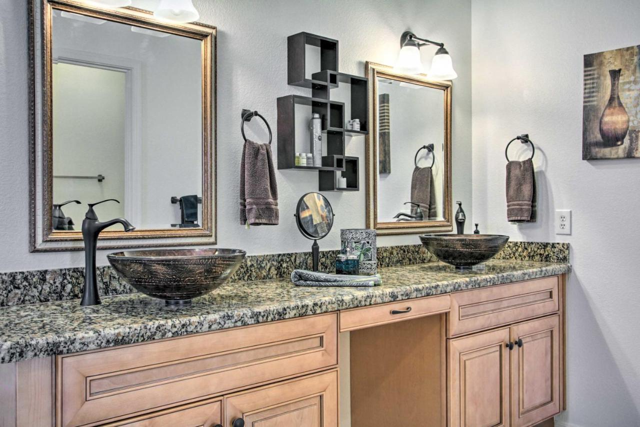 Glendale Oasis With Saltwater Pool And Hot Tub! Holiday home *