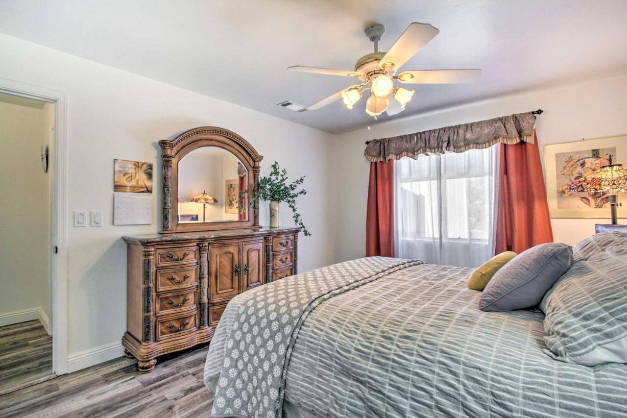 Holiday home Glendale Oasis With Saltwater Pool And Hot Tub! Phoenix