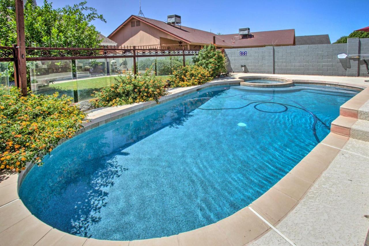 Holiday home Glendale Oasis With Saltwater Pool And Hot Tub! Phoenix