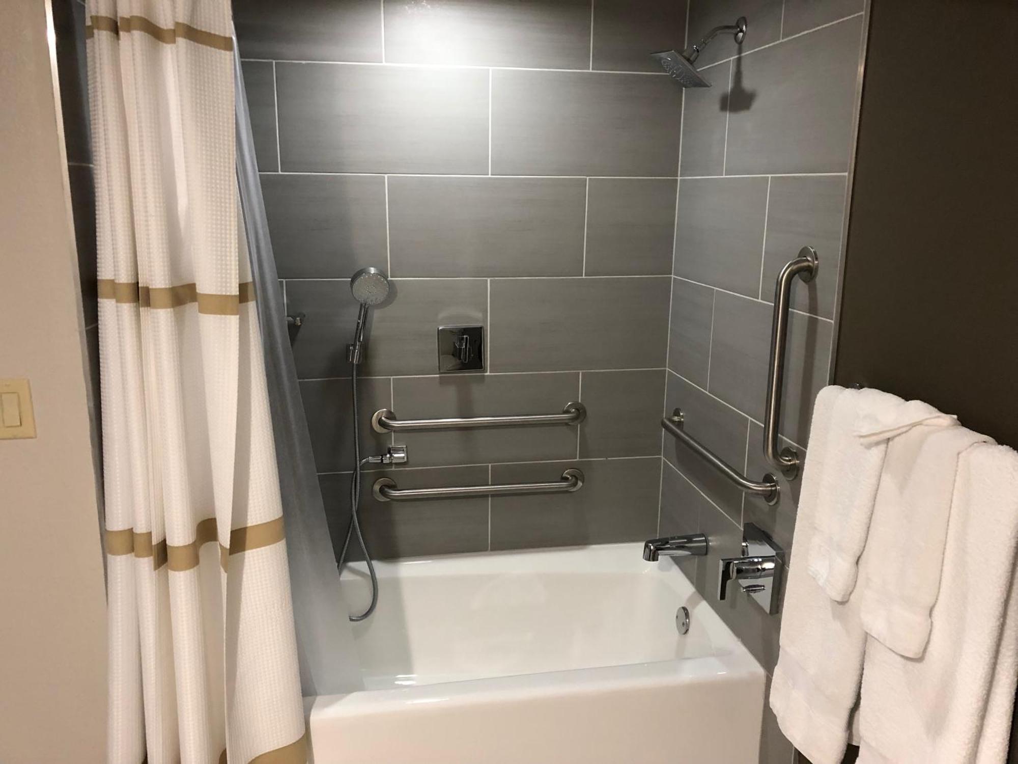 Marriott Airport Hotel 4*