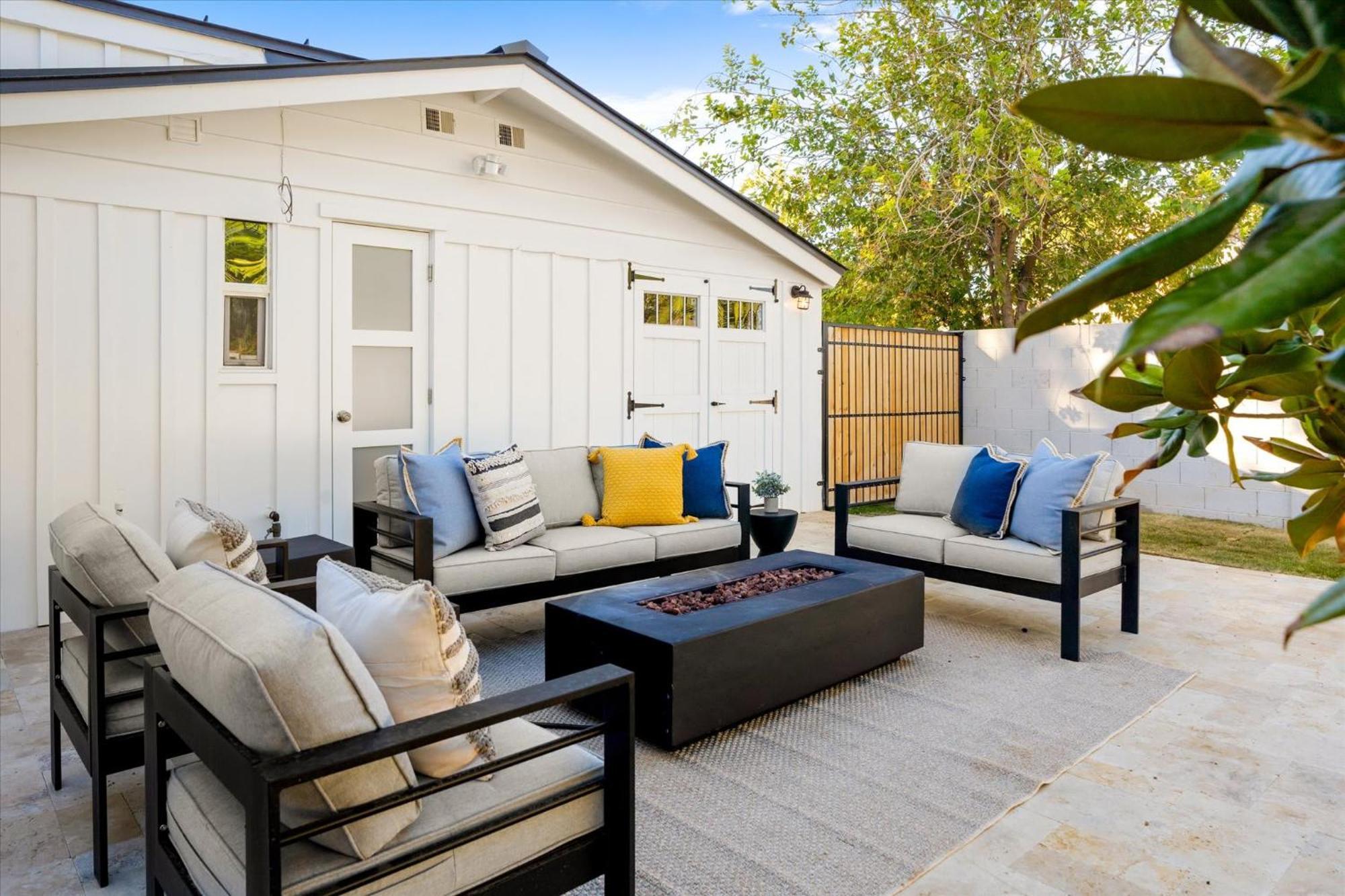 Holiday home 3 Bedroom Paradise Pool Hot Tub Fire Pit Ping Pong
