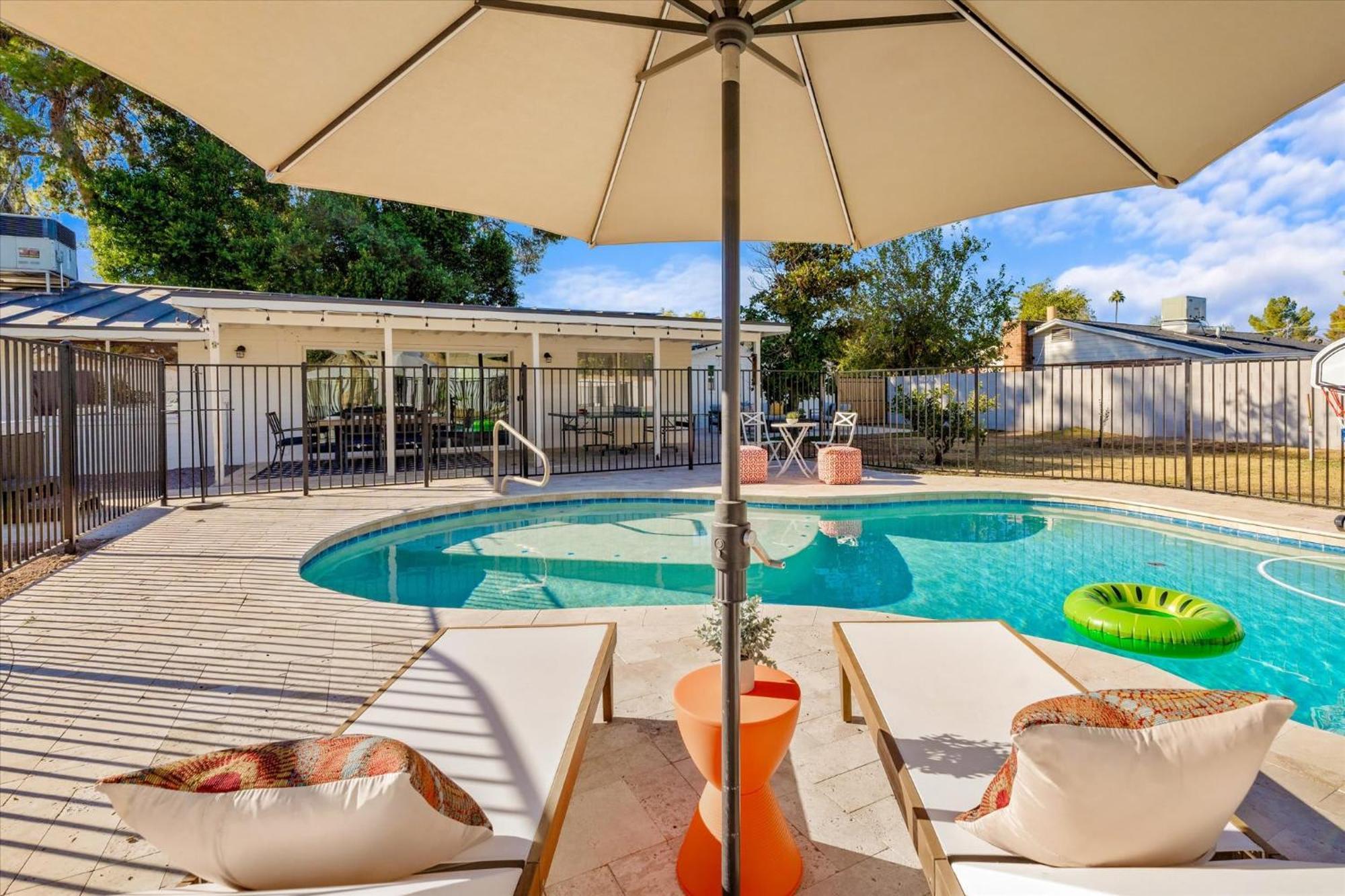 Holiday home 3 Bedroom Paradise Pool Hot Tub Fire Pit Ping Pong Phoenix