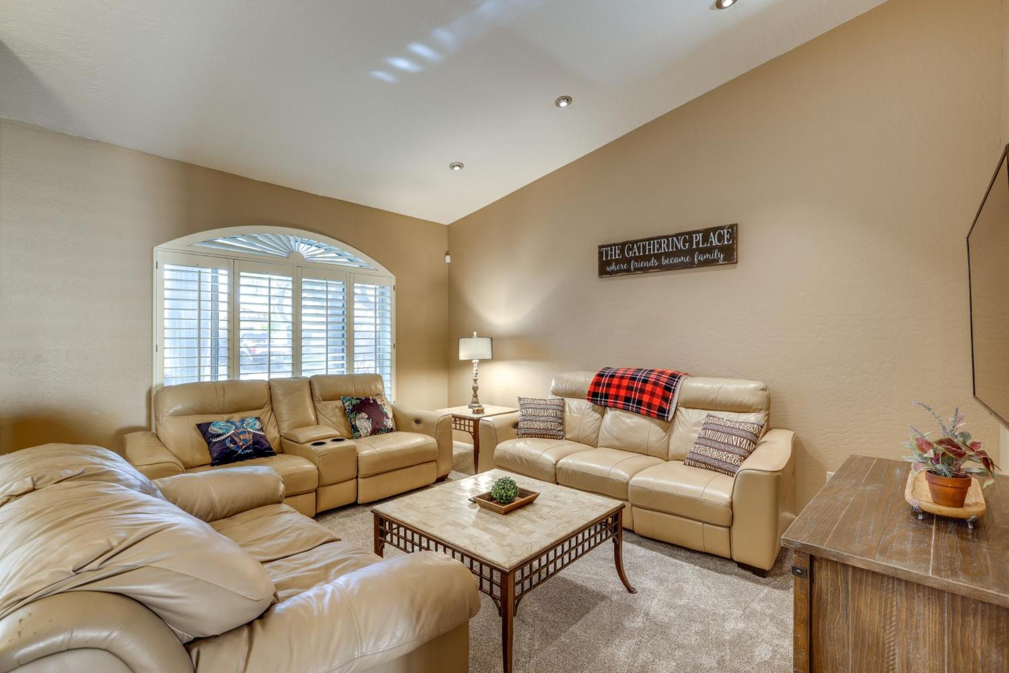 Spacious Scottsdale Pool And Covered Patio