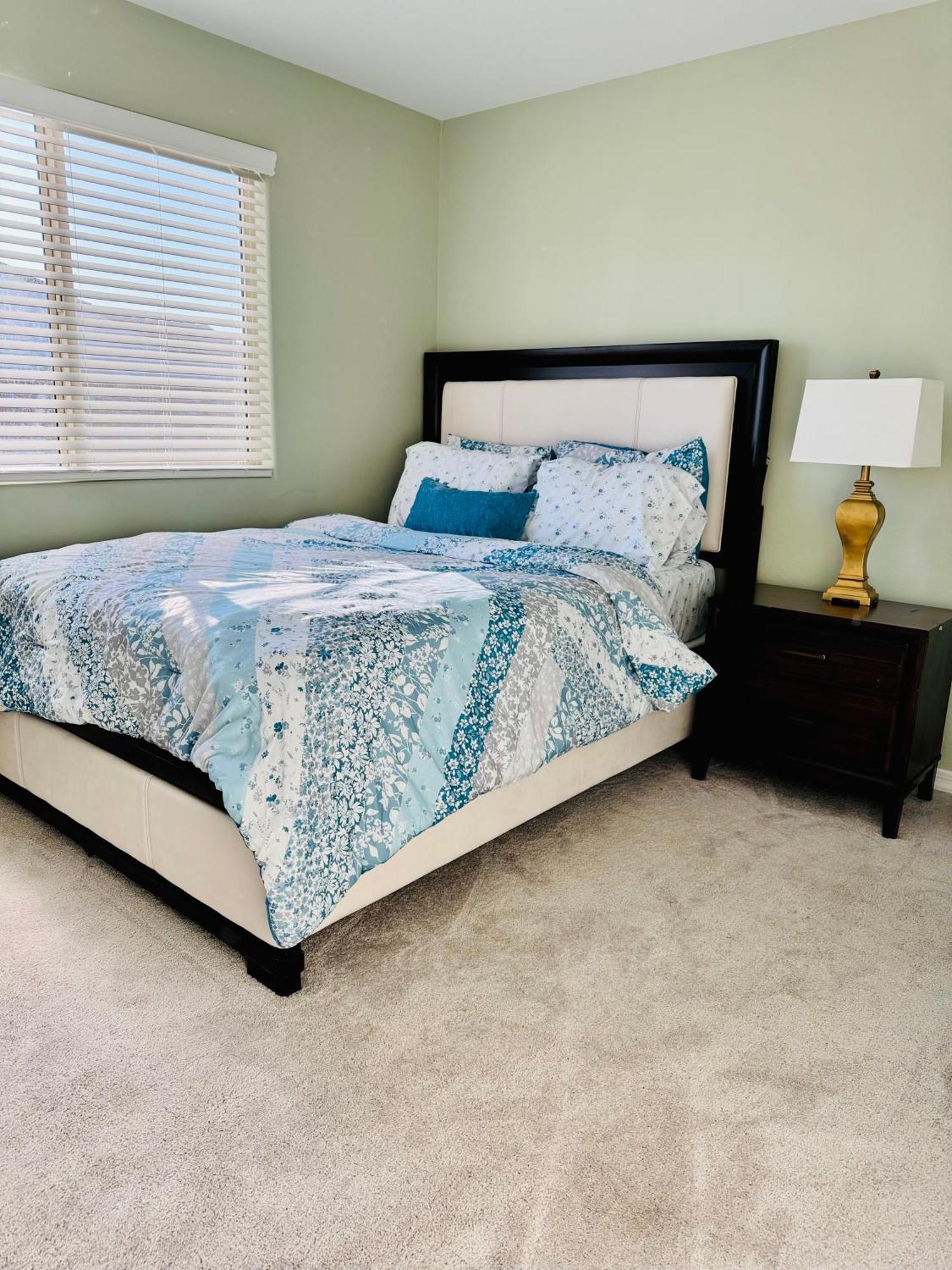 Homestay Friendly Host Near Loop 202 With Mountain Views *