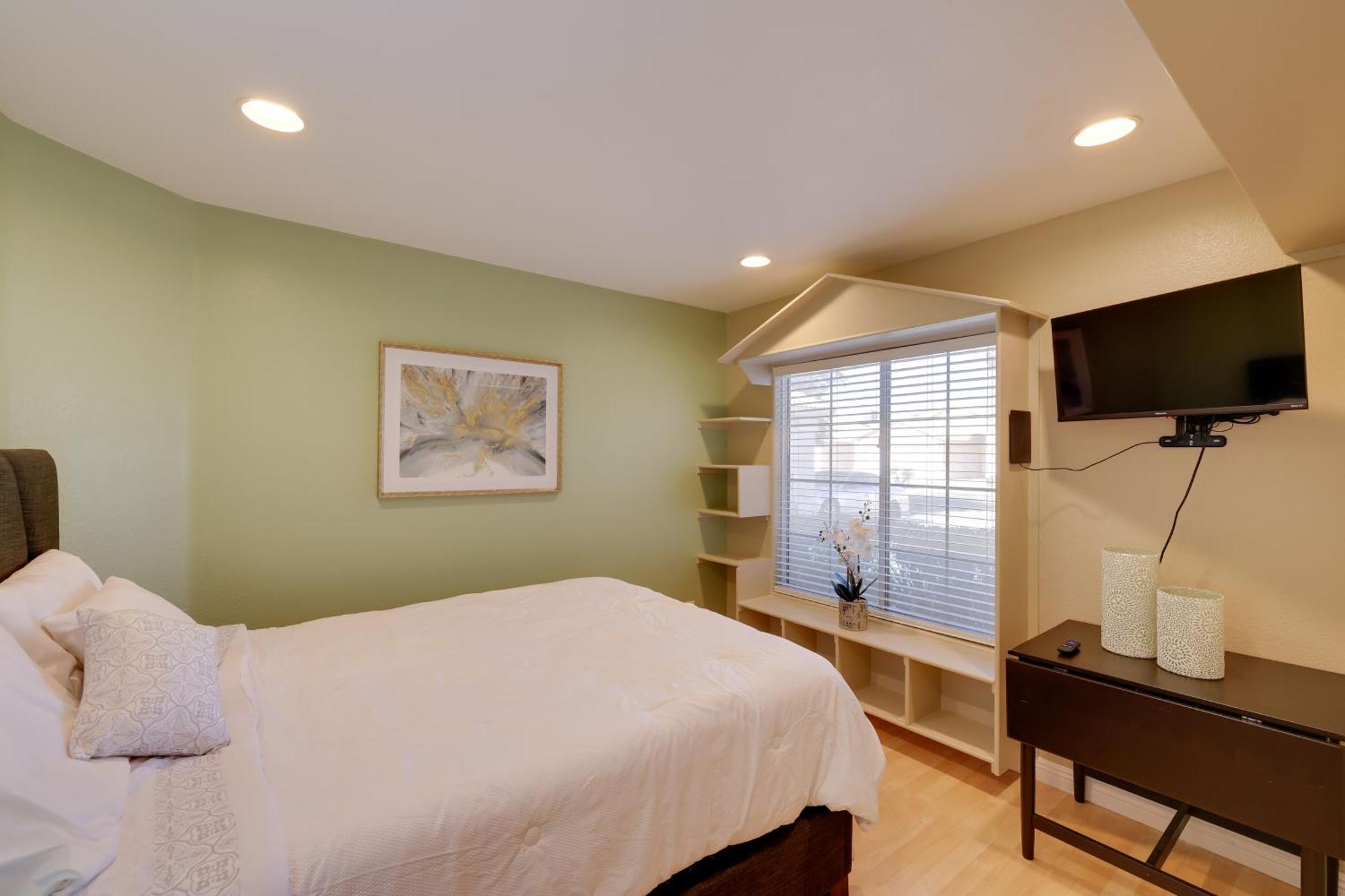 Holiday home Family-friendly Glendale With Private Yard