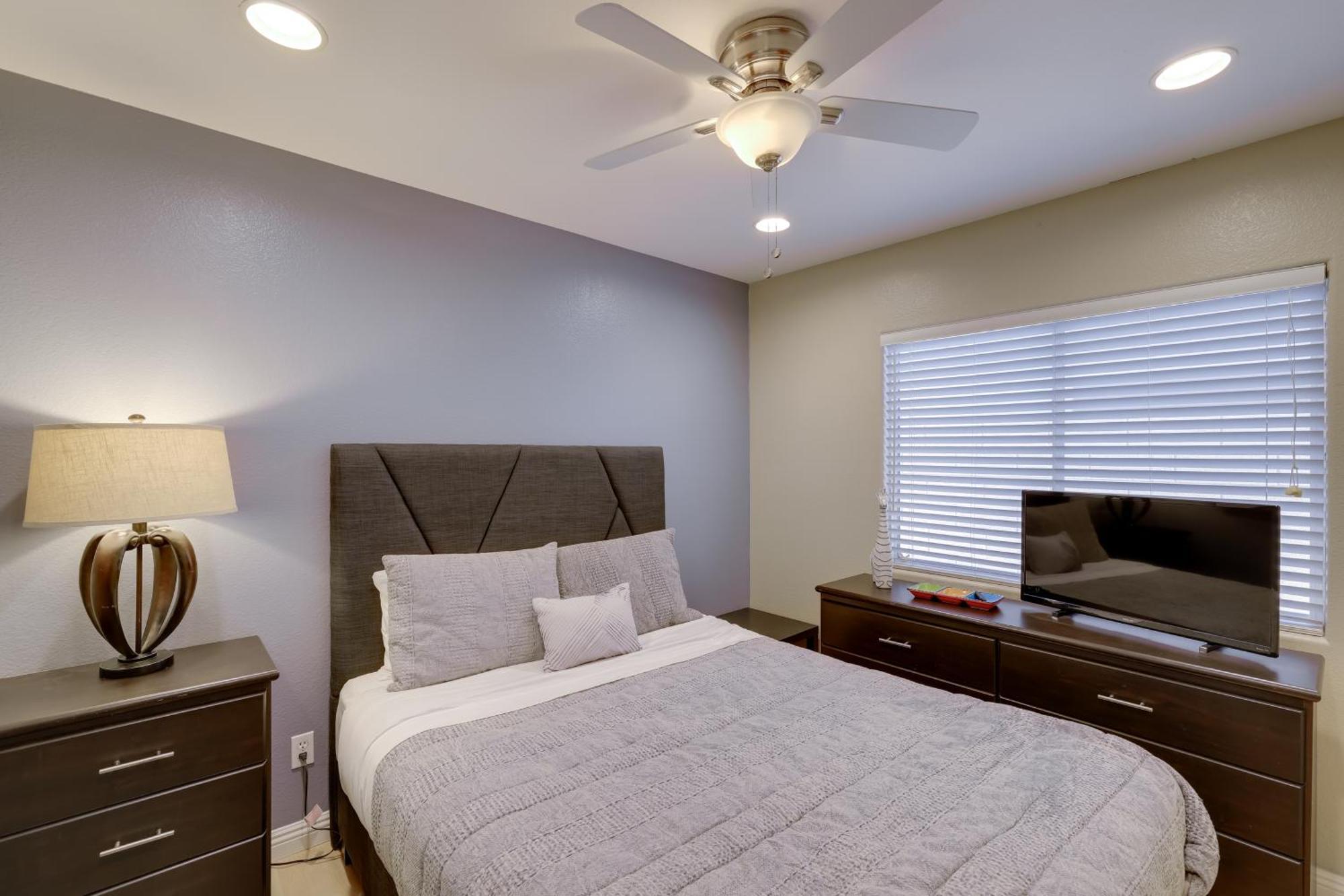 Family-friendly Glendale With Private Yard Phoenix