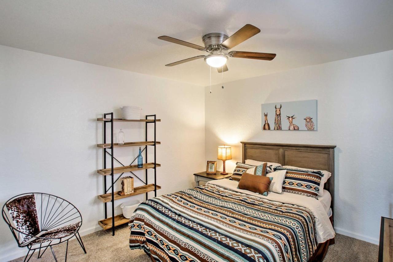 Golf, Hike, And Explore Downtown! Holiday home